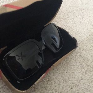 Burberry black sunglasses with case